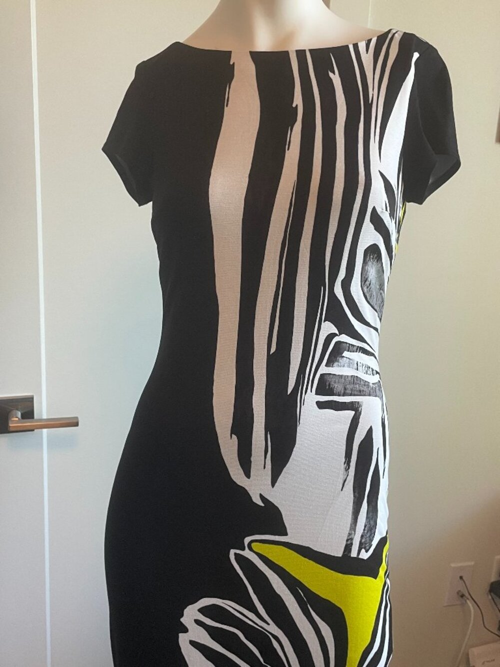 Joseph Ribkoff Cap Sleeve Boat Neck Lined Abstract Print Jersey Dress Blk Wht 2 - Picture 2 of 9